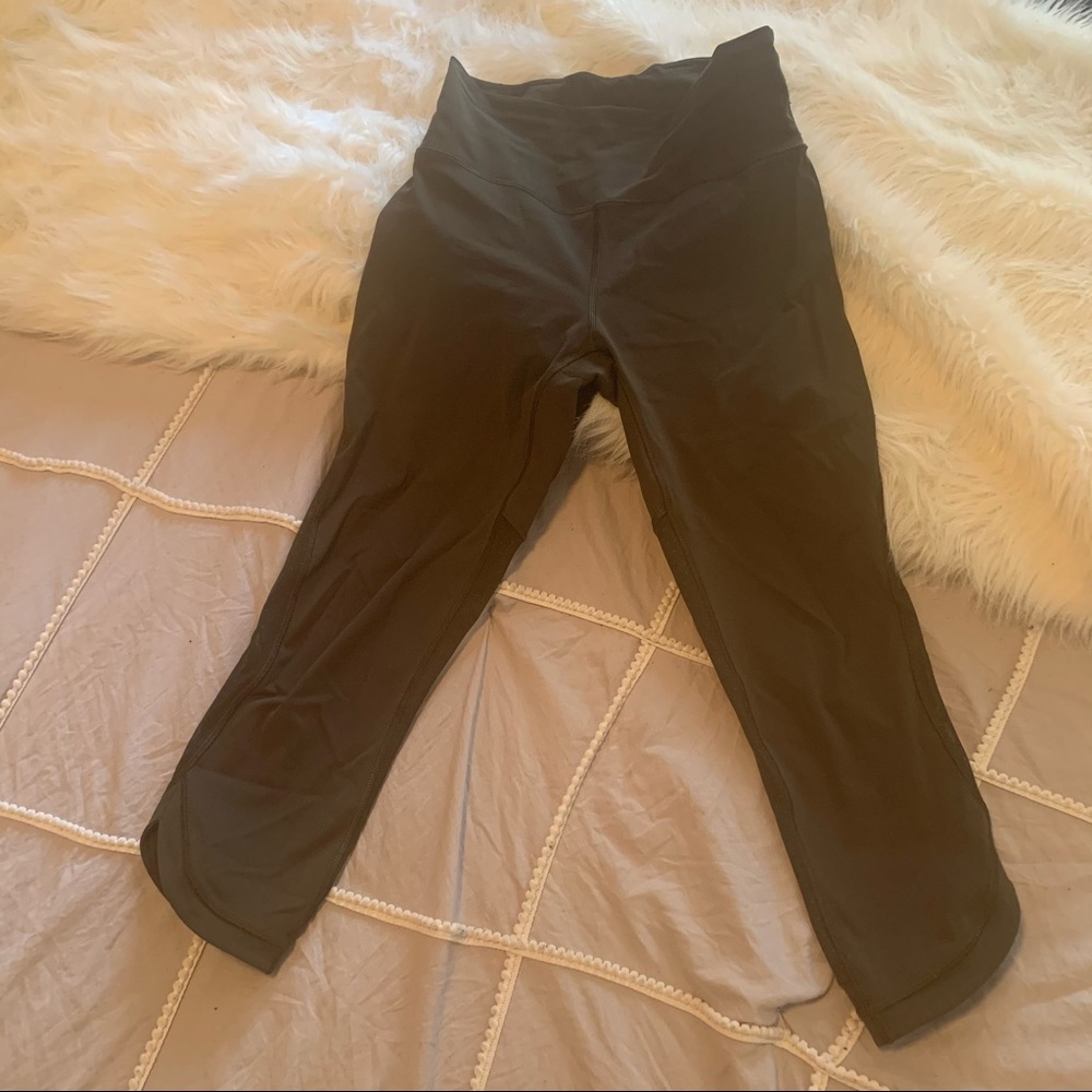 COPY - Lululemon Athletica Capri length leggings size 6